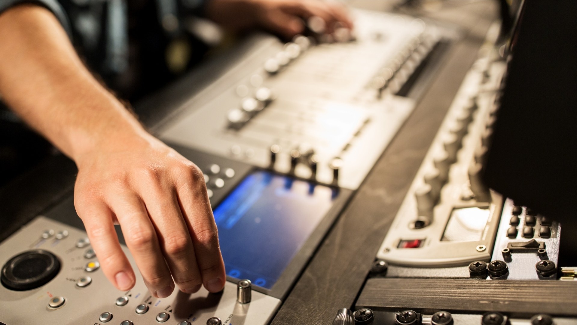 Musiikin äänittäminen ja studiolaitteiston käyttäminen 15 osp
