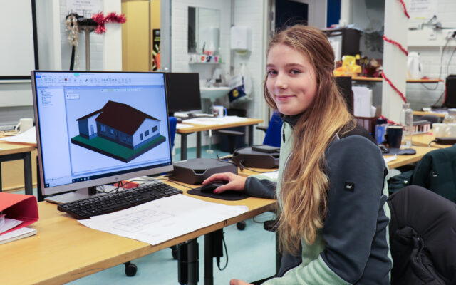 Jocelyn Fleischer presents a 3D-model of a house that she has created with Vertex.