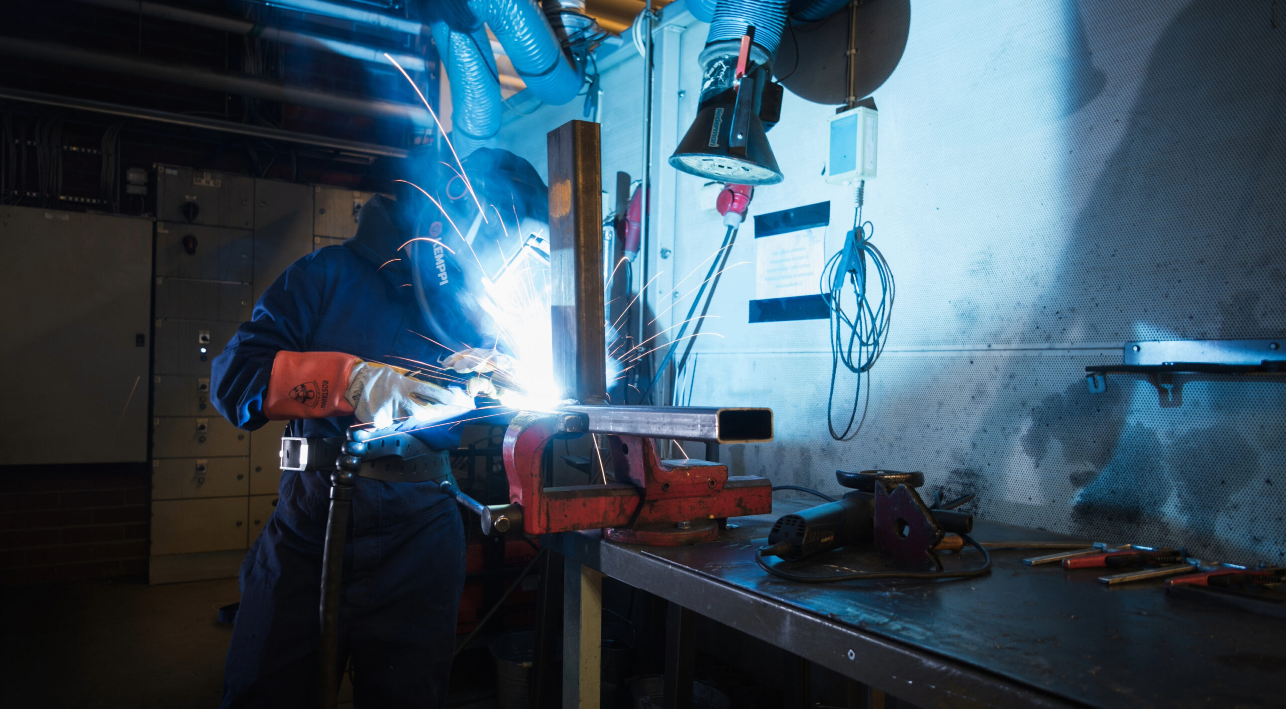 Levyseppähitsaajaksi opiskeleva Lappian opiskelija