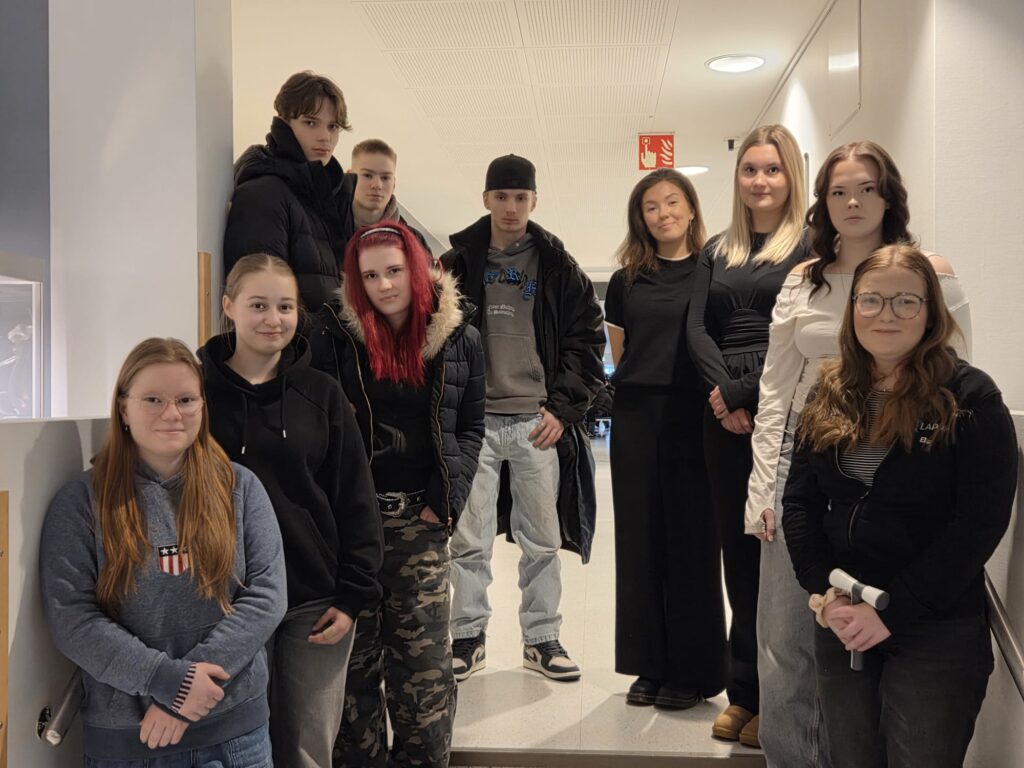 Opiskelijakunnan hallituksen jäsenet yhteiskuvassa