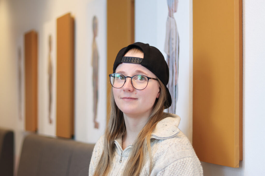 Janita Mikkola haluaa kehittää ammattitaitoaan ja ymmärtää paremmin niitä, joilla on neurokehityksellisiä erityispiirteitä.
